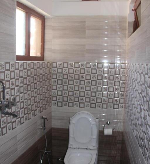 اتاق استاندارد سه نفره, Khangsar Home