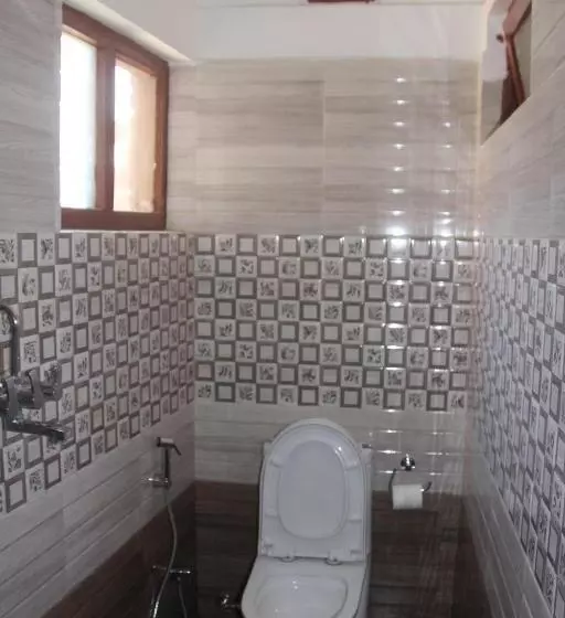 اتاق استاندارد سه نفره, Khangsar Home