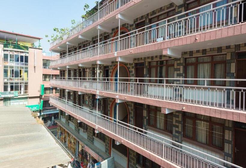 اتاق استاندارد سه نفره, Khangsar Home