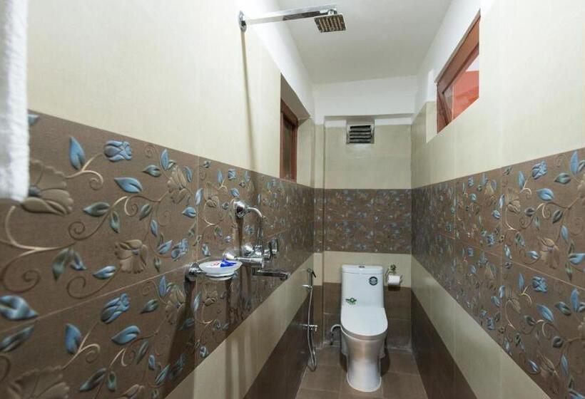 اتاق استاندارد سه نفره, Khangsar Home