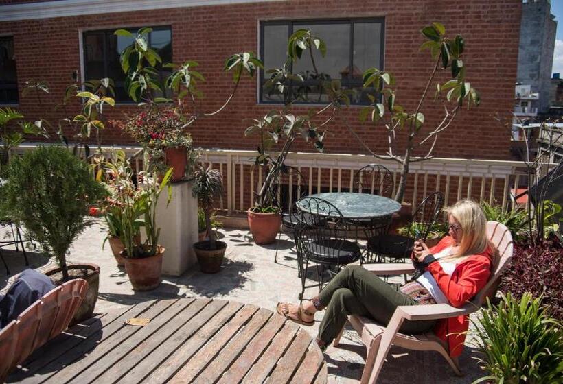 اتاق عادی, Khangsar Home