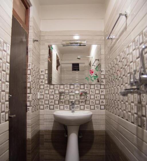 اتاق عادی, Khangsar Home