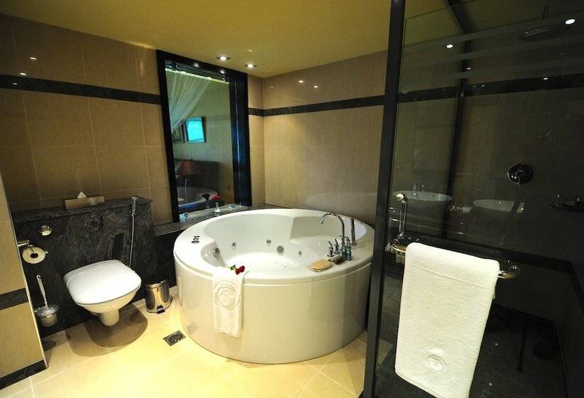 سوئیت ریاست جمهوری 2 خوابه, Munyonyo Commonwealth Resort