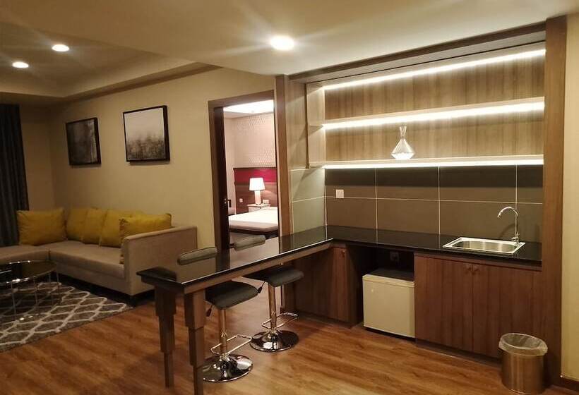 جناح جونيور, Savan Resorts