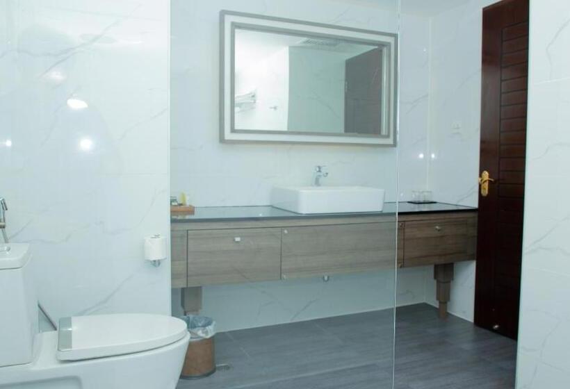 جناح جونيور, Savan Resorts