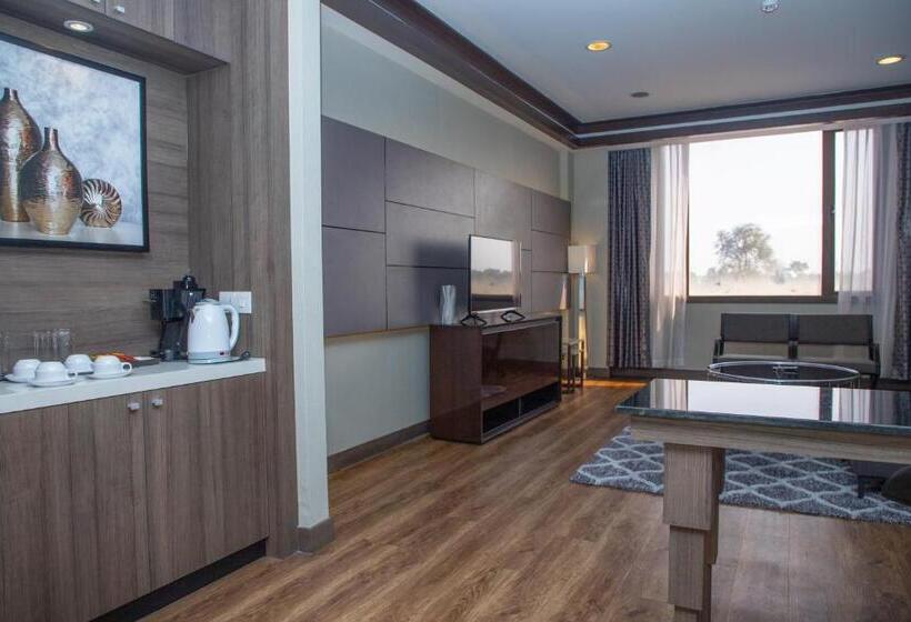 جناح جونيور, Savan Resorts