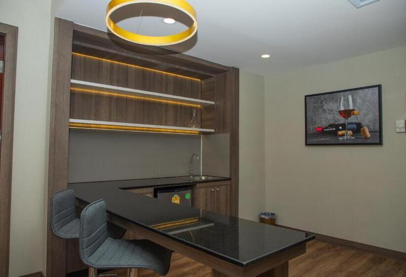 جناح جونيور, Savan Resorts