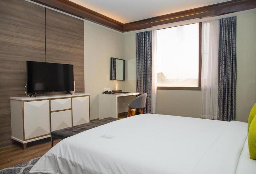 جناح جونيور, Savan Resorts