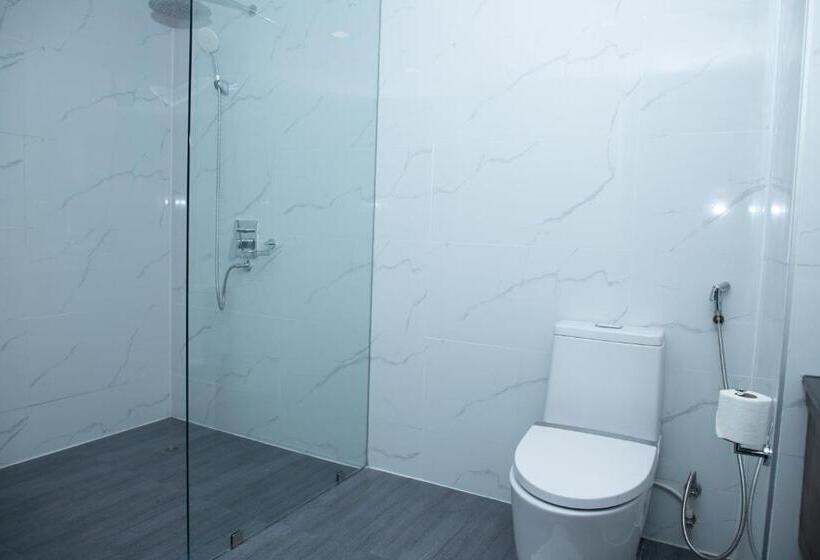 جناح جونيور, Savan Resorts