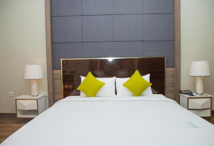 جناح جونيور, Savan Resorts