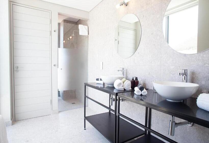 디럭스 룸 킹사이즈 침대, Zest Boutique Hotel By The Living Journey Collection
