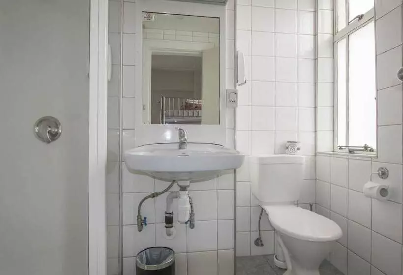 Bed in Shared Room with Shared Bathroom, Waterloo & Backpackers