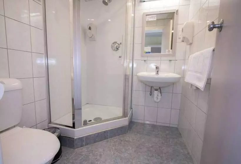 Bed in Shared Room with Shared Bathroom, Waterloo & Backpackers