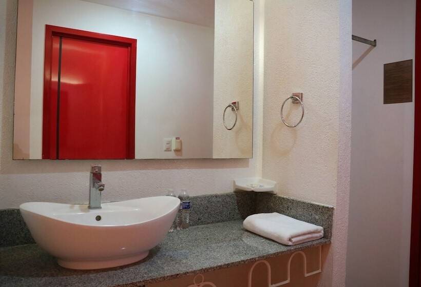 غرفه قياسيه سريرين مزدوجين, Zar Manzanillo