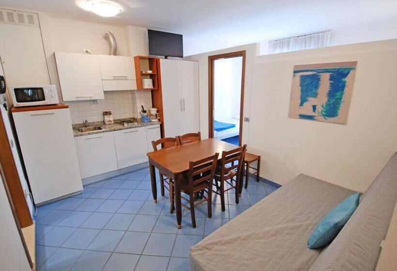 Студио Стандарт с Балконом, Appartamenti Katja