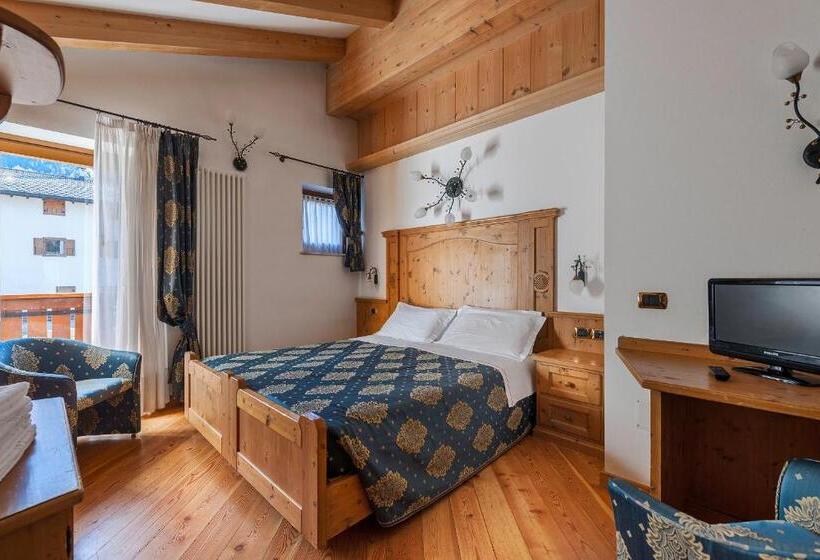 Полулюкс, Family Hotel La Perla