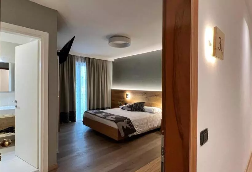 デラックストリプルルーム, Family Hotel La Perla