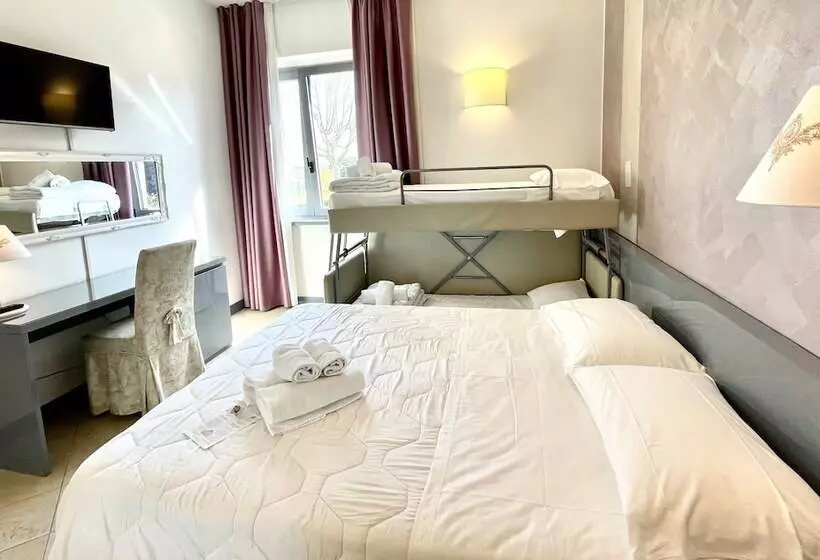 Standard Kolmen Hengen Huone, Alfieri
