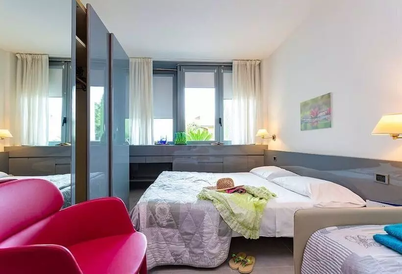 Standard Kolmen Hengen Huone, Alfieri