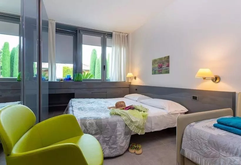 Standard Kolmen Hengen Huone, Alfieri