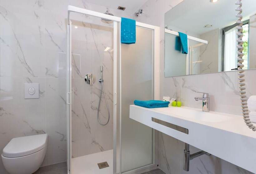 غرفة قياسية رباعية, Alfieri