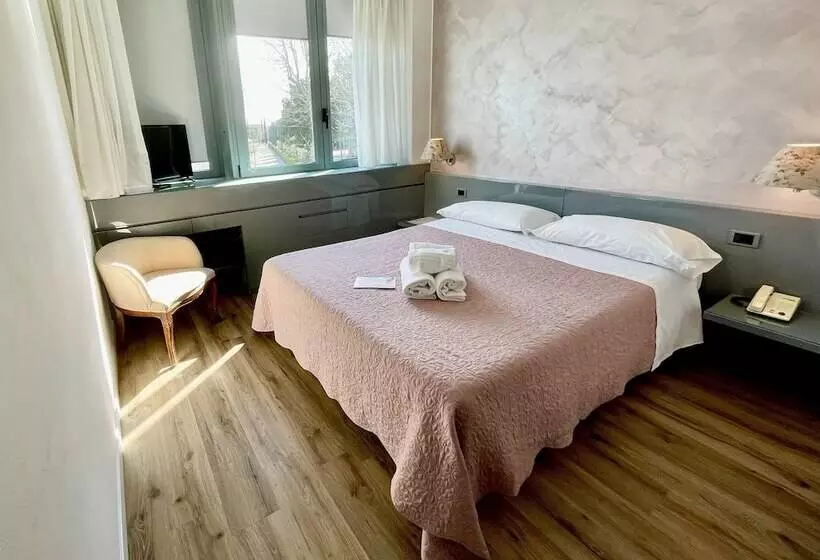 Standard-huone, Alfieri