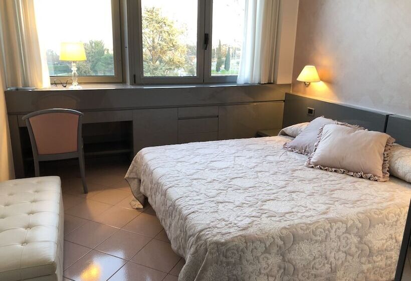 غرفة قياسية, Alfieri