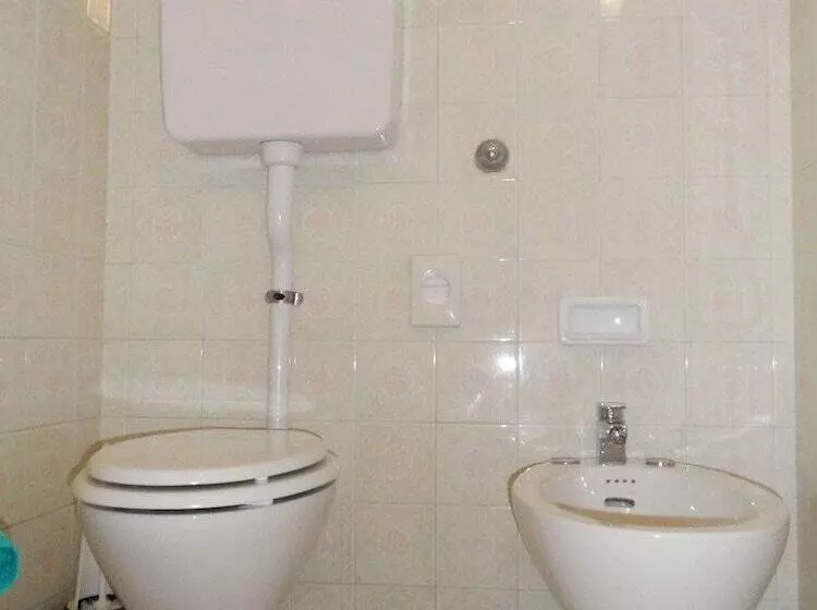 Standard Yhden Hengen Huone, Prati