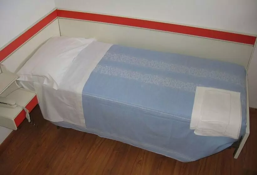 Standard Yhden Hengen Huone, Prati