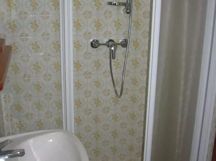Standard Yhden Hengen Huone, Prati
