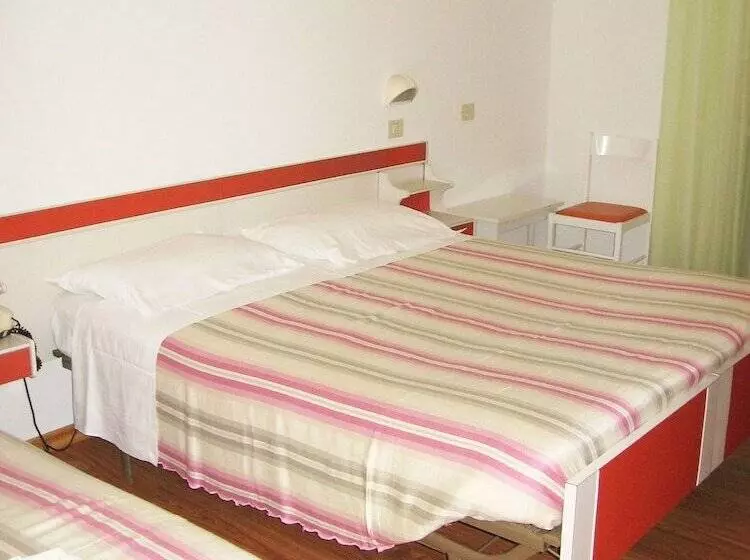 Standard Kolmen Hengen Huone, Prati
