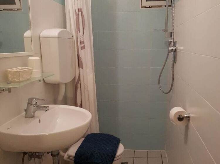 חדר אקונומי, Riva