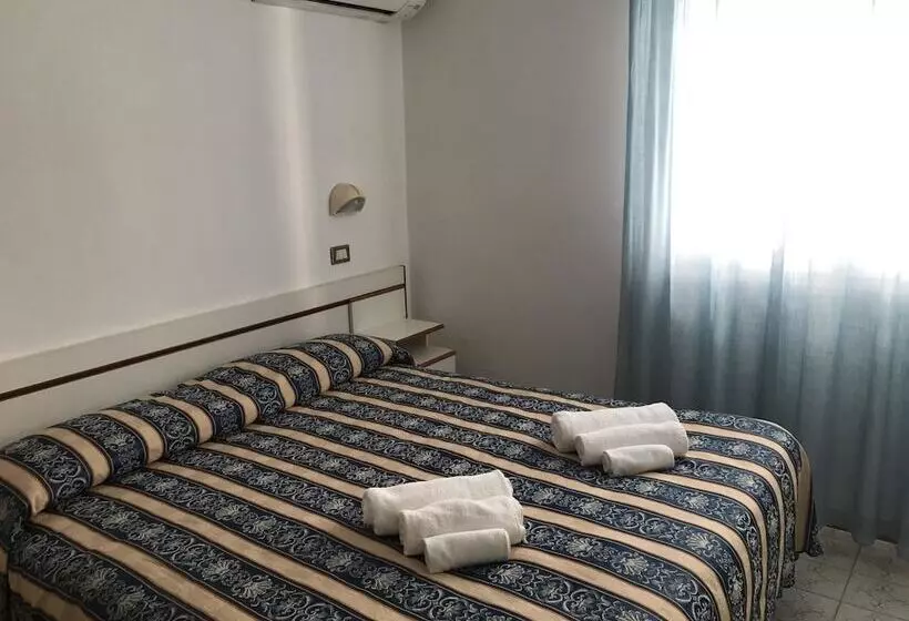 اتاق اکونومی, Riva