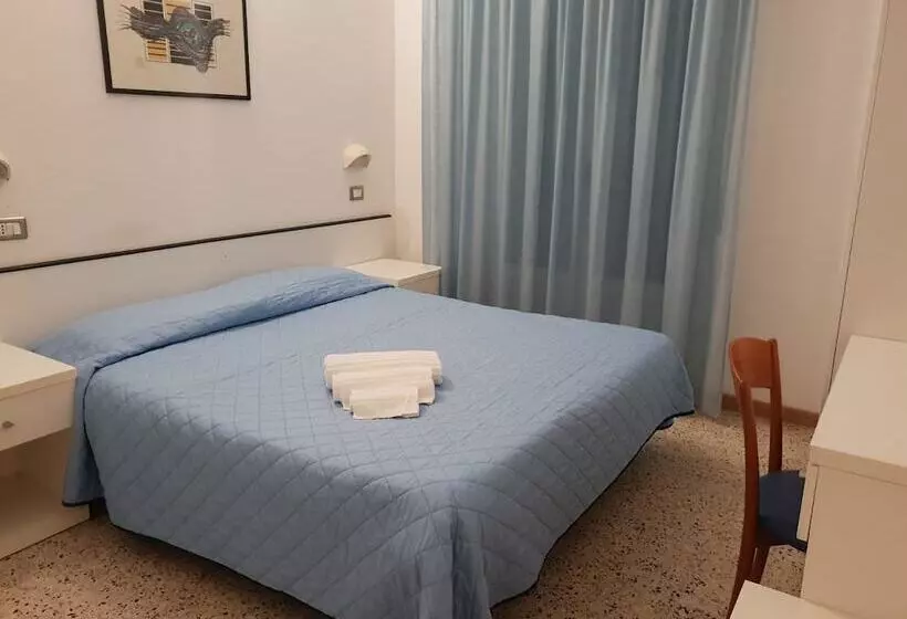 اتاق اکونومی, Riva