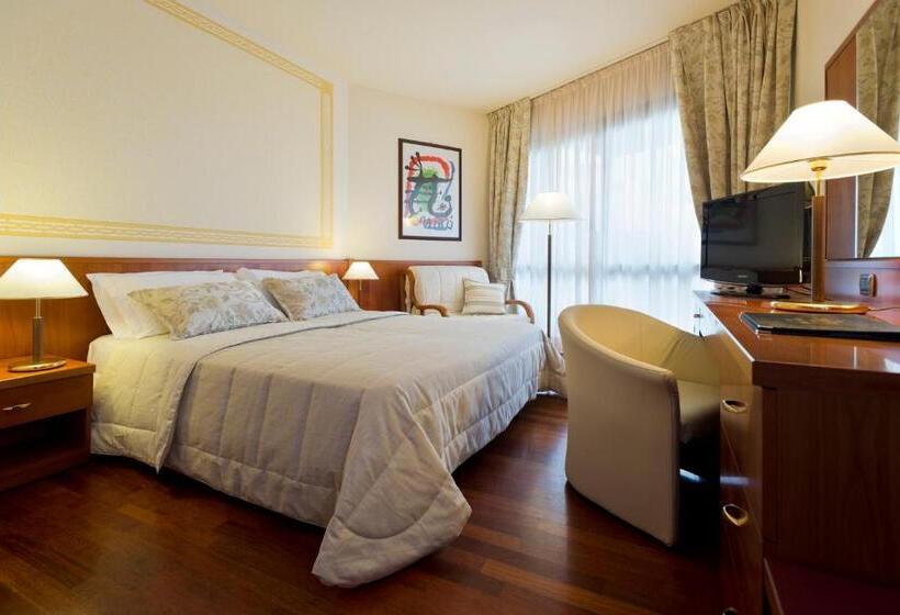 标准间带阳台, Savoy Beach Hotel & Thermal Spa