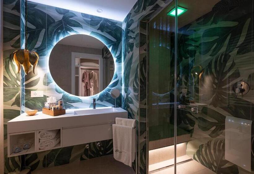 带按摩浴盆的套房, Savoy Beach Hotel & Thermal Spa