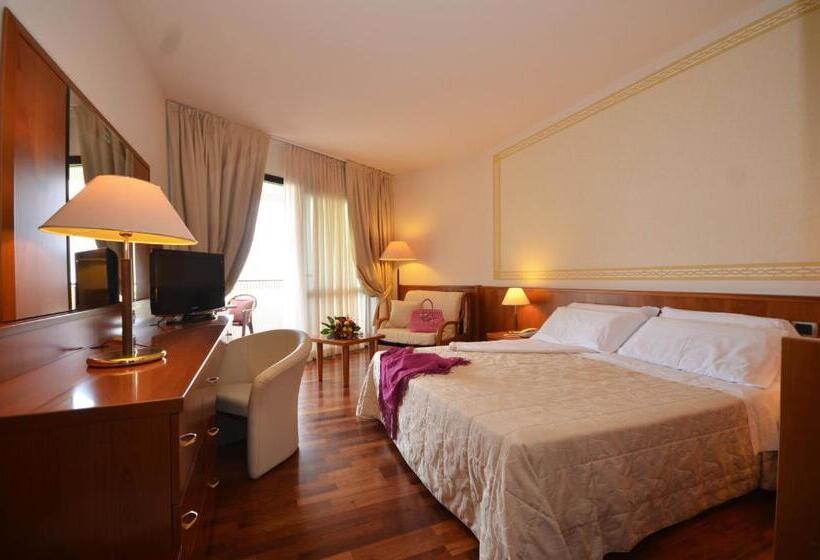 带阳台的标准单人间, Savoy Beach Hotel & Thermal Spa