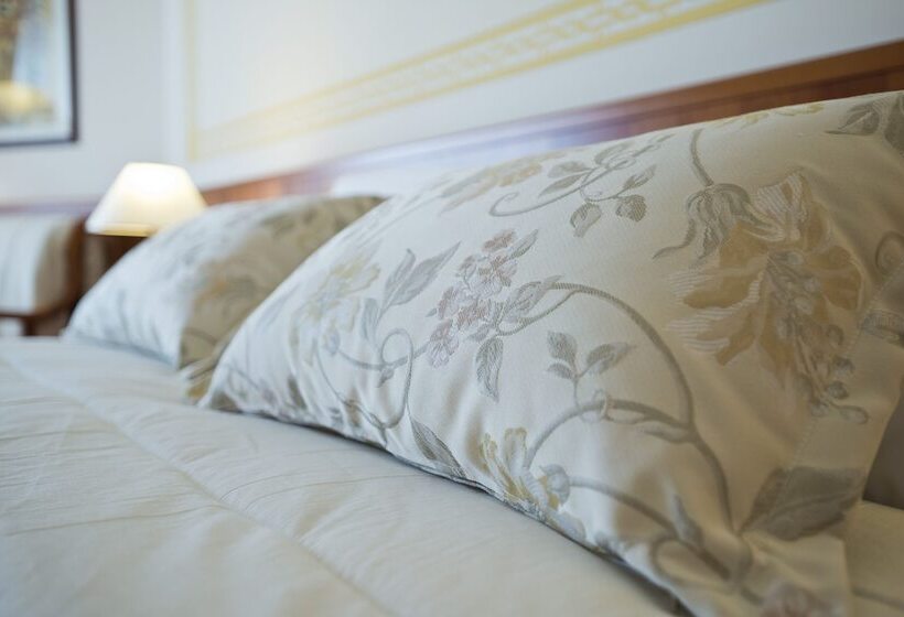 标准间带阳台, Savoy Beach Hotel & Thermal Spa