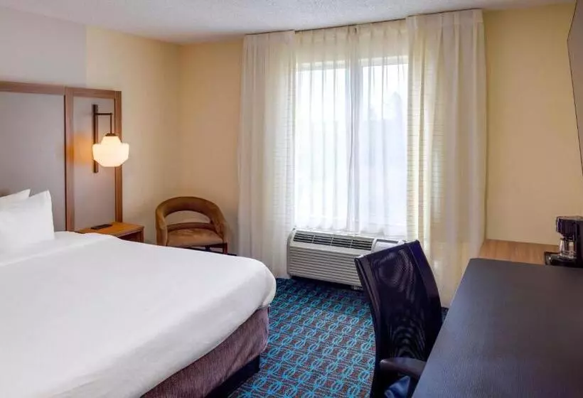 キングサイズベッドのスタンダードルーム, Fairfield Inn & Suites By Marriott Edmond