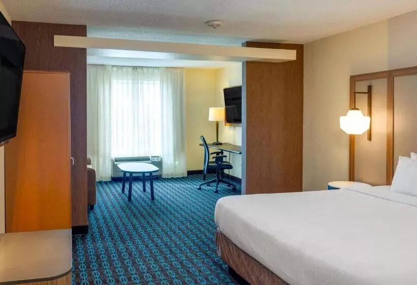キングサイズベッドのスイートルーム, Fairfield Inn & Suites By Marriott Edmond