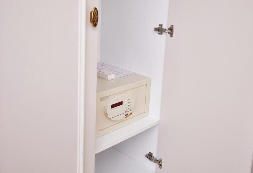 استودیوی استاندارد, Albinas Hotel Old City