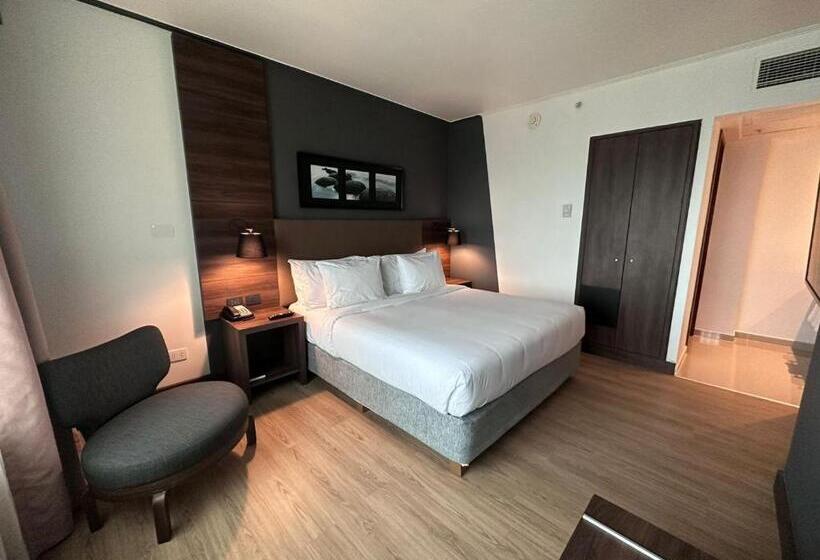 اتاق استاندارد با تخت بزرگ, Courtyard By Marriott Puerto Montt