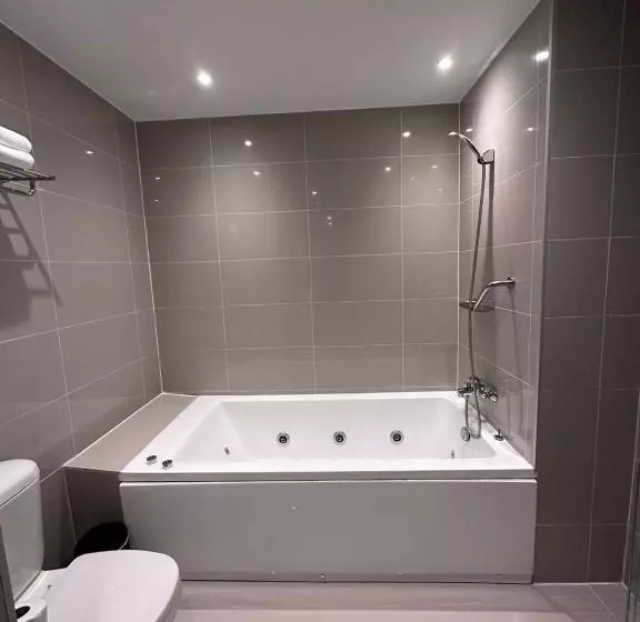 سوئیت با وان آب گرم, Courtyard By Marriott Puerto Montt