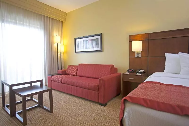 Standardzimmer Kingsize Bett, Courtyard By Marriott Paramaribo