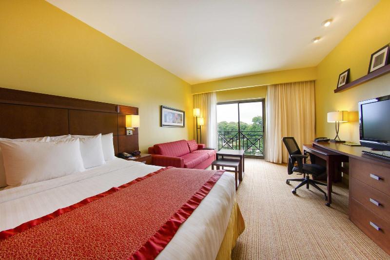 Standardzimmer Kingsize Bett, Courtyard By Marriott Paramaribo