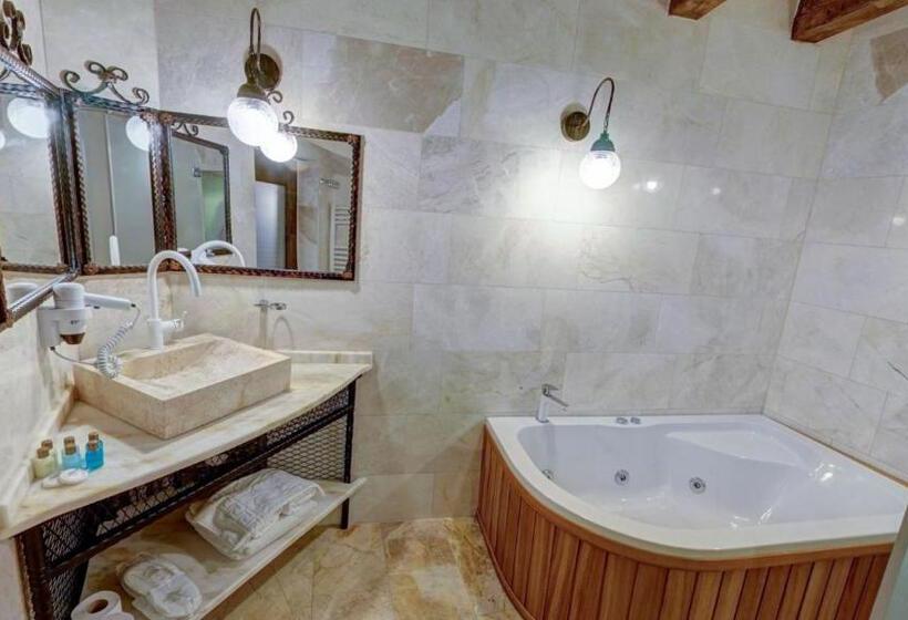 سوئیت پریمیوم, Dervish Cave House & Restaurant