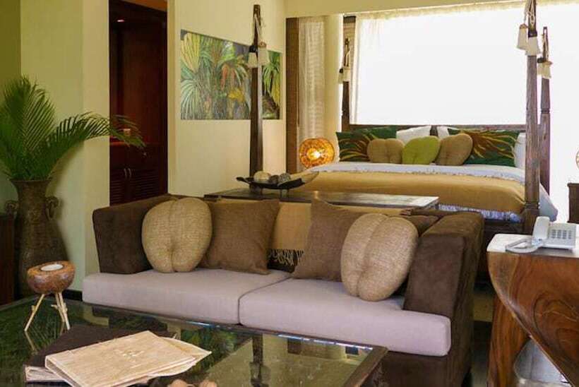 سوییت با چشمانداز استخر, Dhevatara Beach