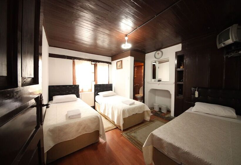 غرفة قياسية ثلاثية, Efe Guest House