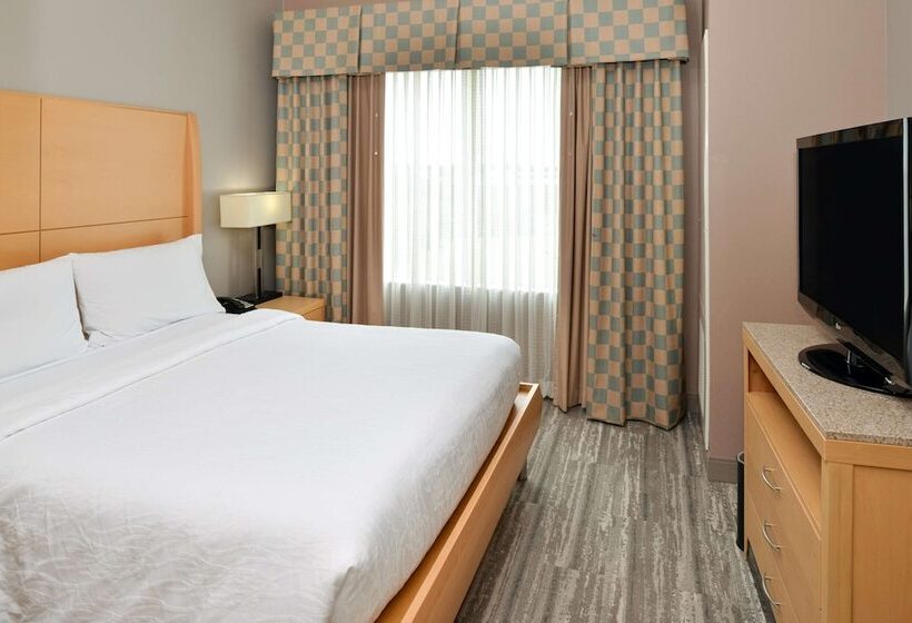 جناح جونيور, Hilton Garden Inn Denton