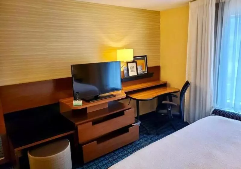 身障者適用キングサイズベッドルーム, Holiday Inn Express & Suites Belle Vernon By Ihg
